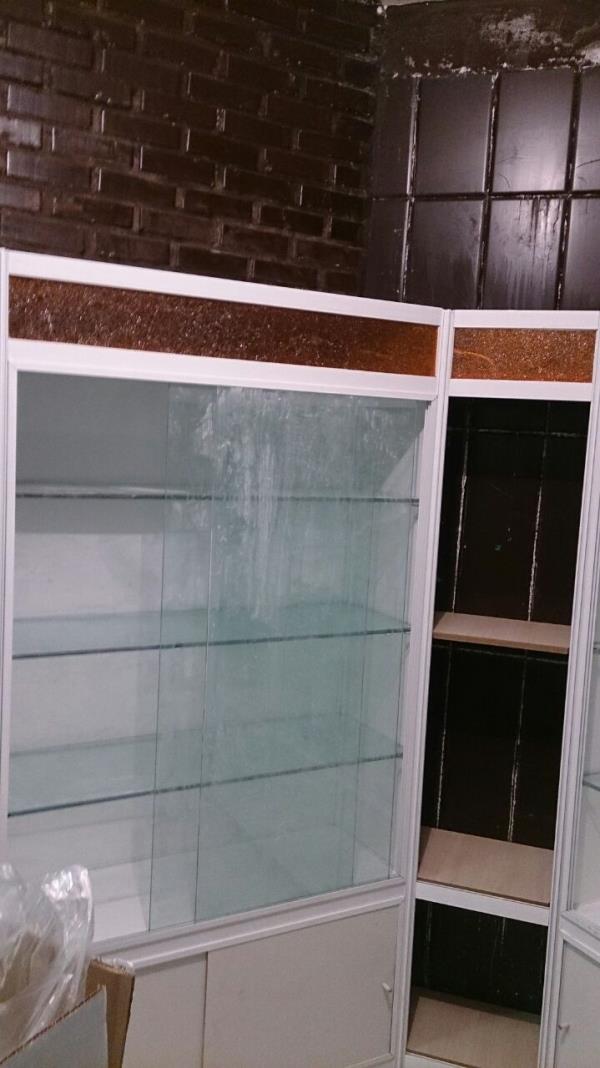 قفسه قفسه بندی با طبقات شیشه ایی ۱۰میل